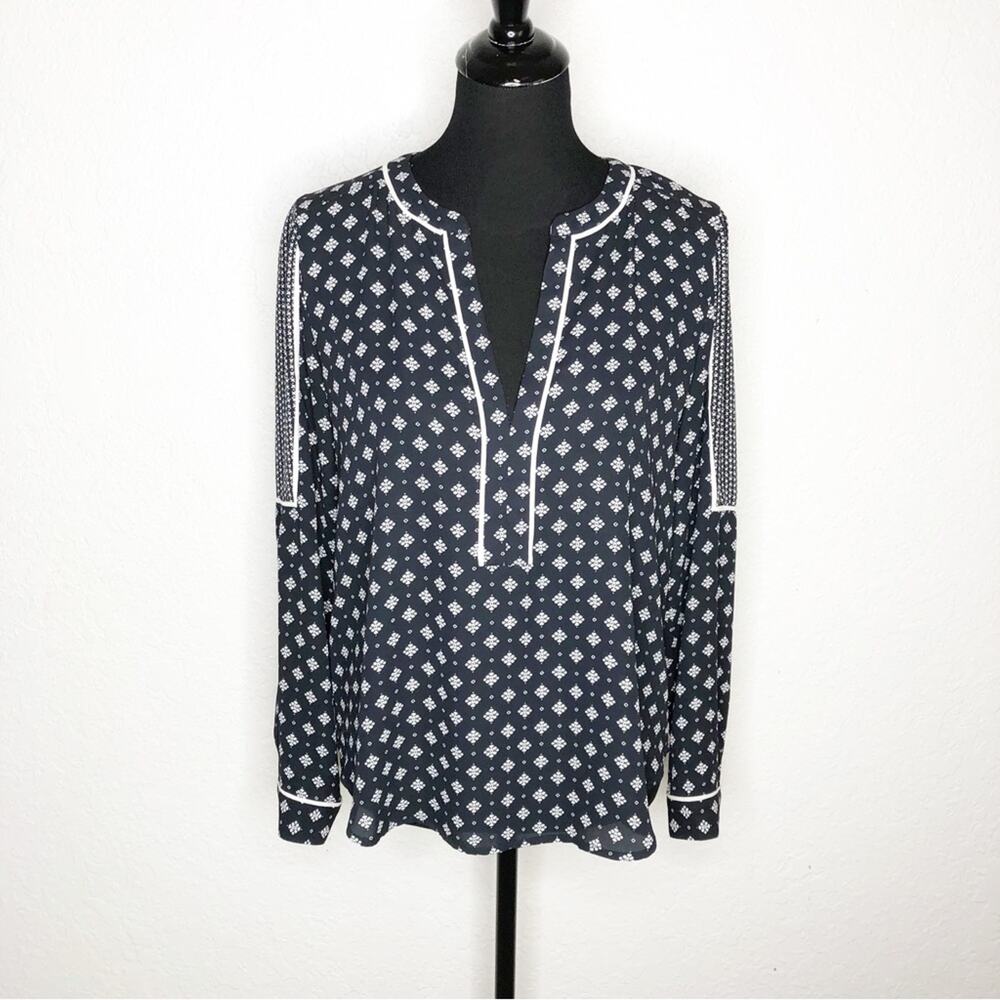 LOFT black white mixed geometric print‎ v neck top size Small